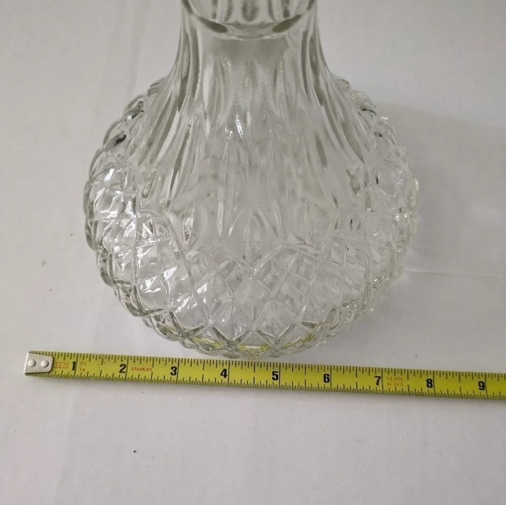 Vintage GLASS WINE DECANTER CRYSTAL PRESSED GLASS WINE DECANTER w/rubber stopper